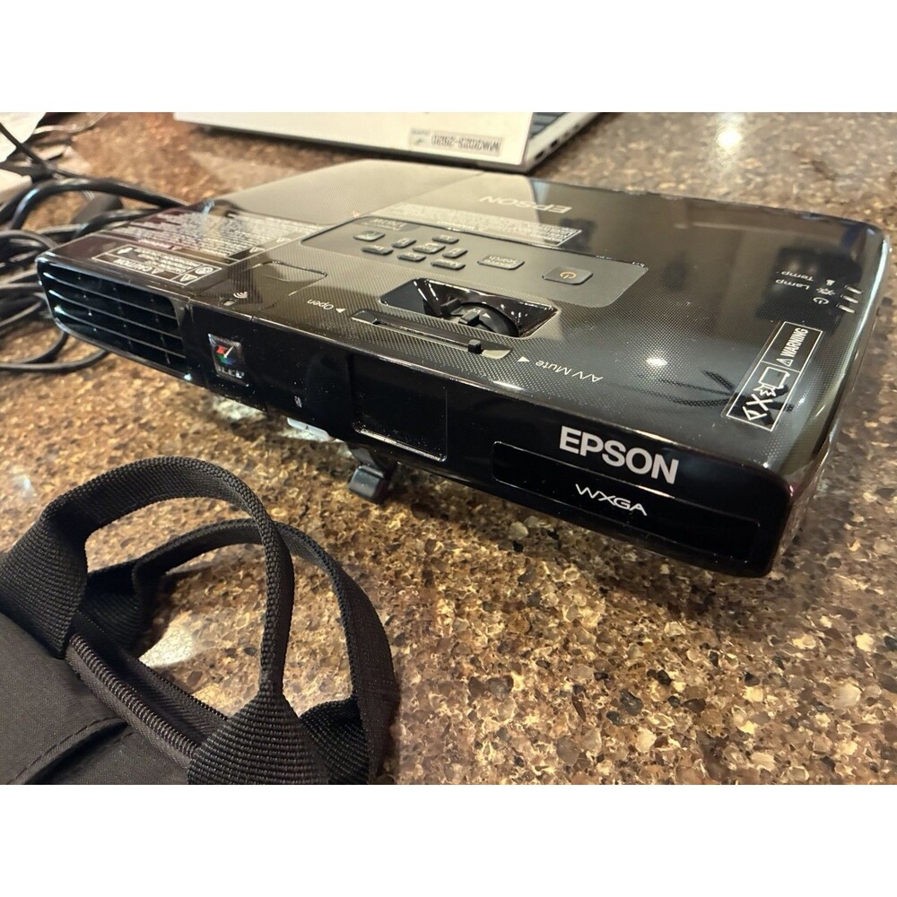Epson PowerLite 1761W - Used once tested and works great